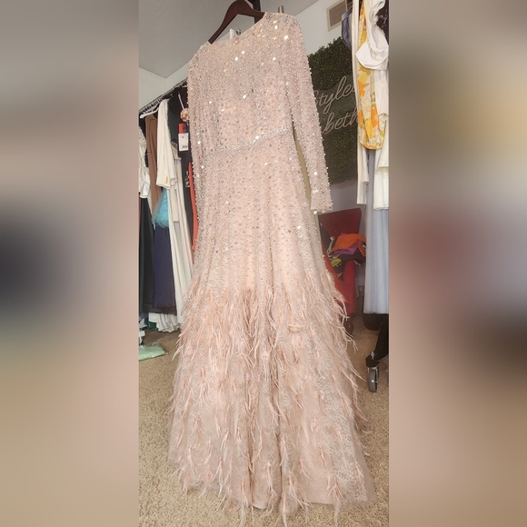 🔴MAC DUGGAL STUNNING FEATHER GOWN Style 11782 - Picture 7 of 16